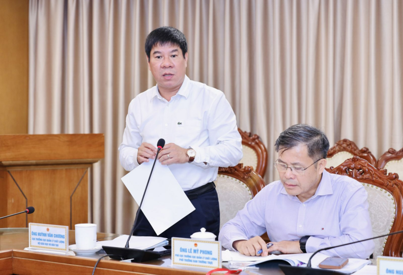Cục trưởng Cục Quản lí chất lượng Huỳnh Văn Chương báo cáo tại phiên họp. Ảnh: MOET