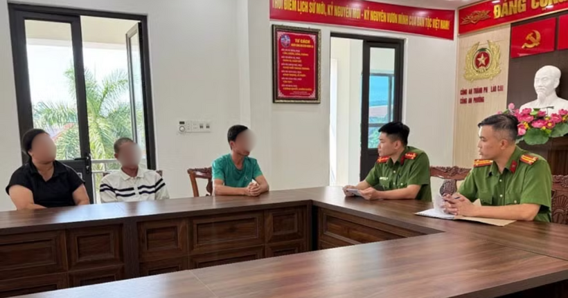 Xử phạt nhóm san gạt đất trái phép, tự ý "phân lô" đất nghĩa trang để trục lợi.