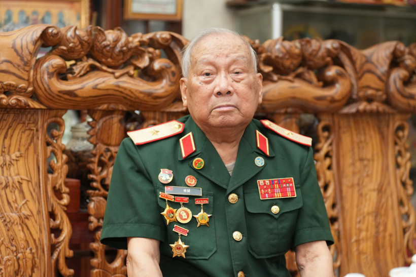 Thiếu tướng Võ Sở, Chủ tịch Hội truyền thống Trường Sơn - Đường Hồ Chí Minh Việt Nam là đại biểu cao tuổi nhất tham dự Đại hội MTTQ Việt Nam lần thứ XI.