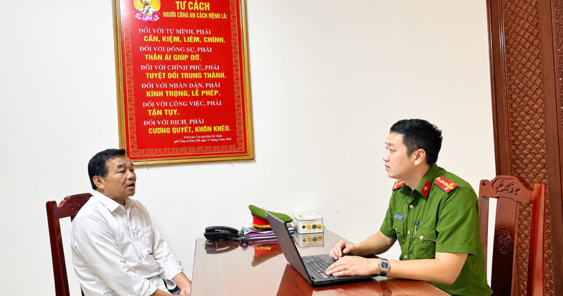 Đối tượng Phạm Văn Nhị làm việc với Cơ quan Công an. (Ảnh: Công an Thanh Hóa)
