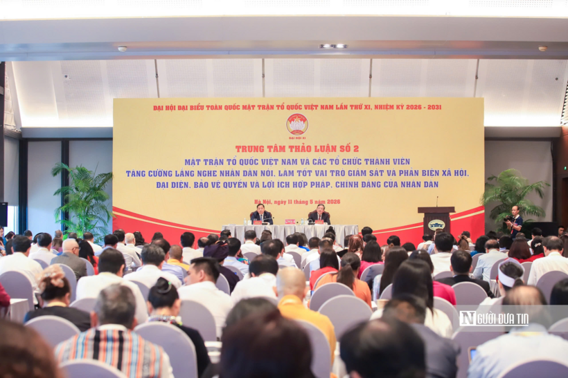 Các đại biểu tham gia thảo luận, đóng góp ý kiến tại Trung tâm thảo luận số 2.