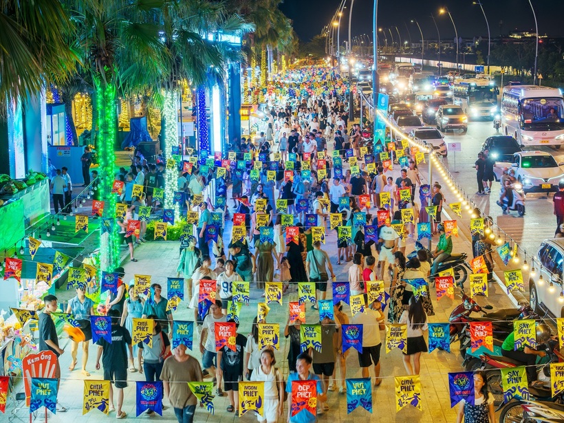 Toàn cảnh chợ đêm VUI-Fest Hạ Long