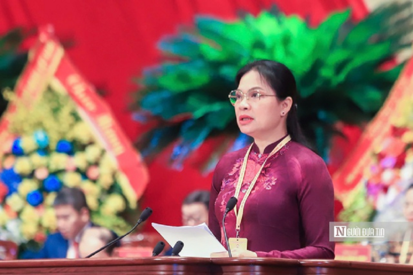 Phó Chủ tịch - Tổng Thư ký Ủy ban Trung ương MTTQ Việt Nam Hà Thị Nga đã trình bày tóm tắt dự thảo Báo cáo chính trị của Ủy ban Trung ương MTTQ Việt Nam khóa X.
