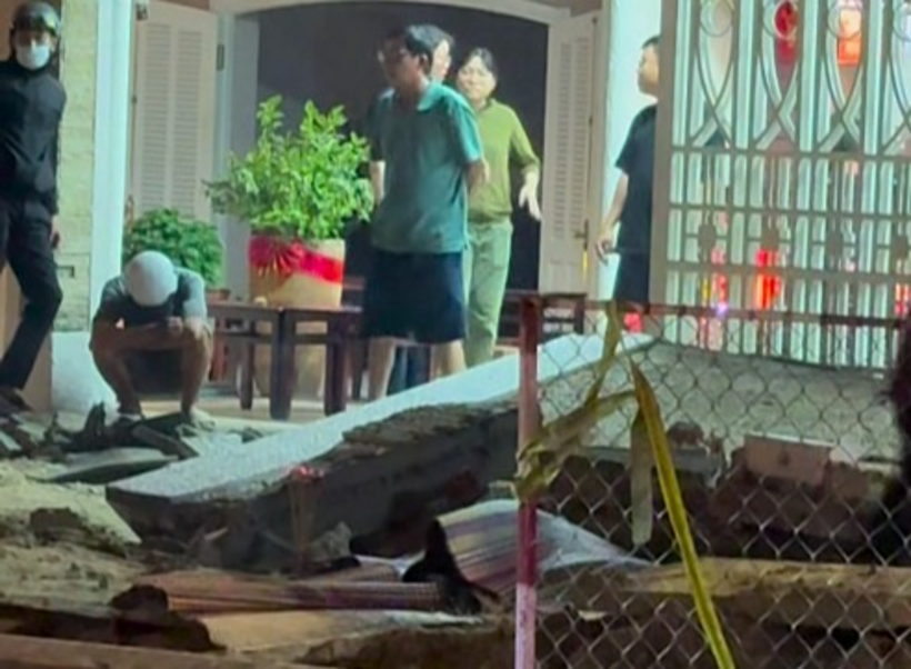 Đến hơn 23h đêm 11/5, thi thể nạn nhân đã được bàn giao cho gia đình lo hậu sự. (Ảnh: Lao động)