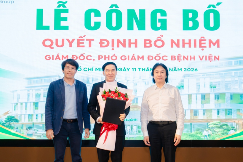 Lễ công bố quyết định diễn ra chiều 11/5 với sự tham dự của lãnh đạo đơn vị quản lý, nhà trường cùng đội ngũ y bác sĩ bệnh viện. Ảnh: Dân trí