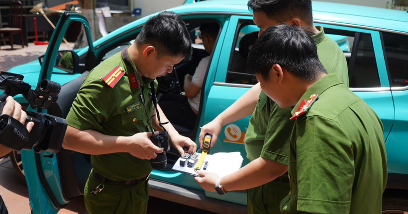 Các thiết bị "phá sóng". (Ảnh: Bộ Công an)