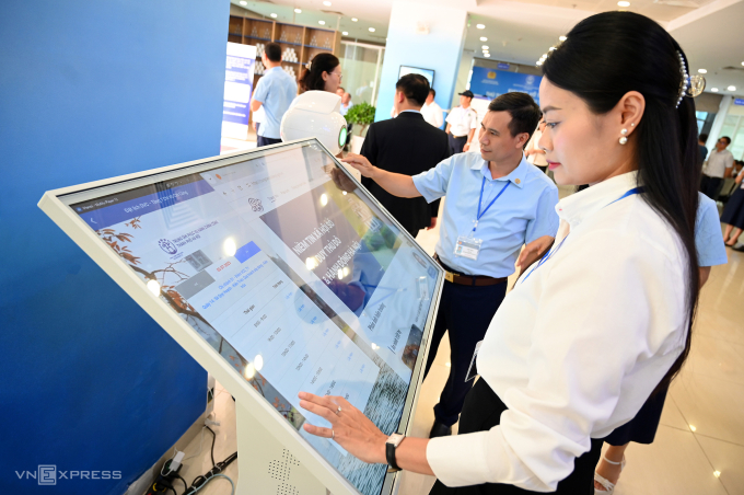 Giờ làm việc tại Trung tâm phục vụ hành chính công TP Hà Nội, tháng 7/2025. Ảnh:&nbsp;Giang Huy