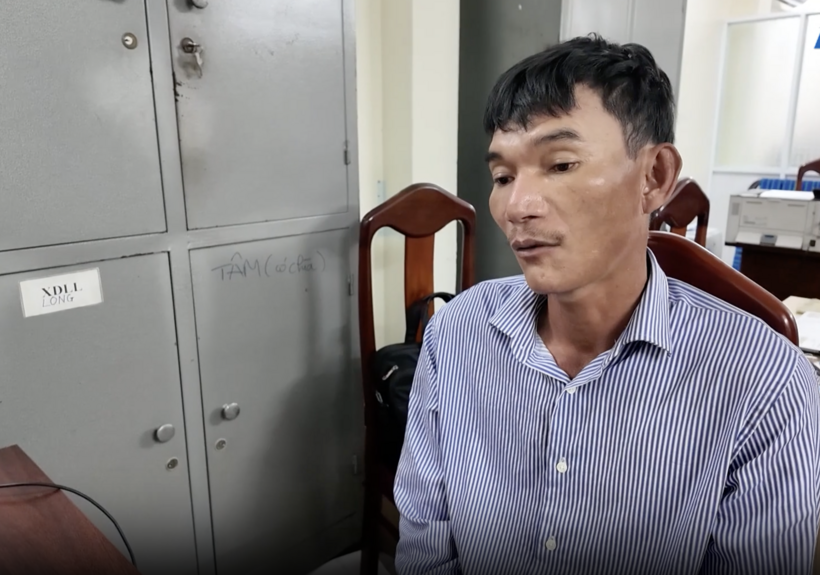 Đối tượng Lê Hùng Cường bị bắt quả tang trộm đồ của du khách