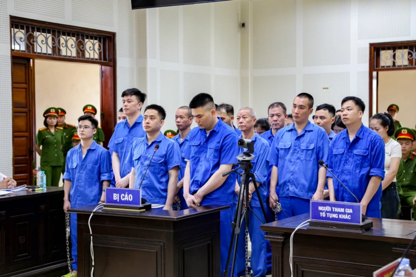 Các bị cáo tại tòa. (Ảnh: Pháp luật TP.HCM)
