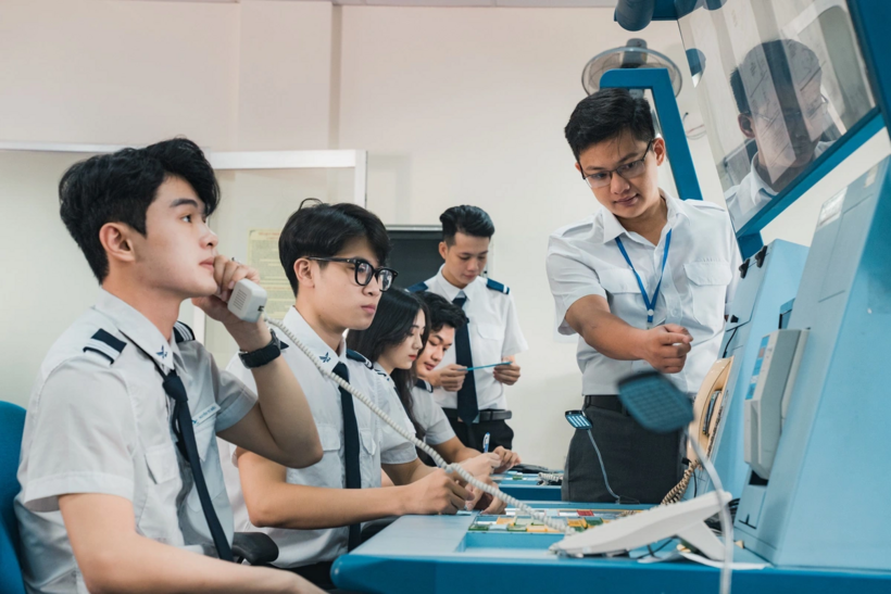 Ngành Quản lý hoạt động bay (Air Traffic Management) là ngành học đào tạo ra những Kỹ sư chuyên ngành Quản lý hoạt động bay và những Kiểm soát viên không lưu tương lai. Ảnh minh họa