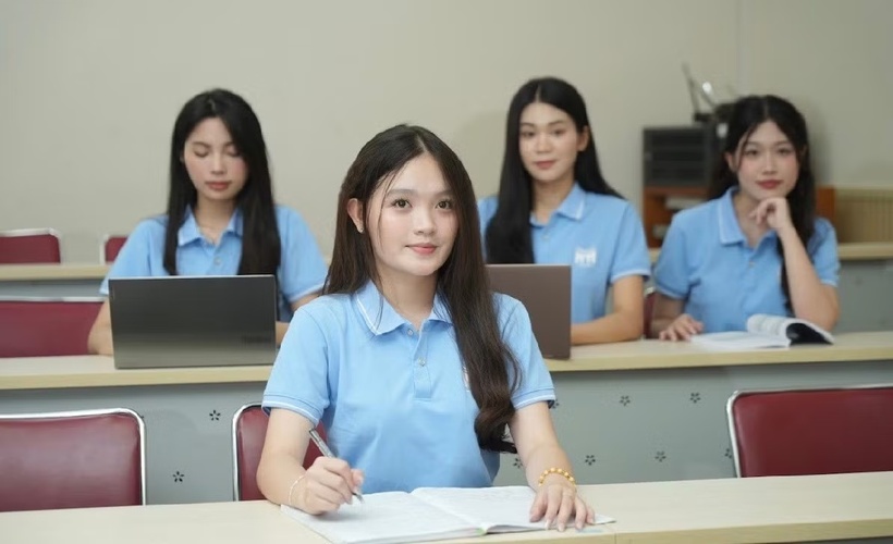 Sinh viên Trường Quản trị và Kinh doanh. Ảnh: Tiền phong