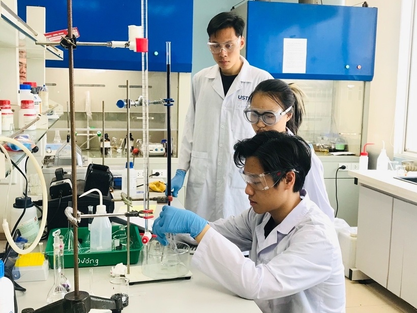 Nghiên cứu sinh tại Trường Đại học Khoa học và Công nghệ Hà Nội. Ảnh: Dân trí
