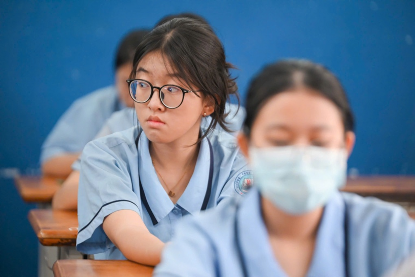 Kỳ thi vào lớp 10 hằng năm có nhiều áp lực căng thẳng, phần lớn đến từ tỷ lệ chọi vào trường công lập khá cao. Ảnh minh họa