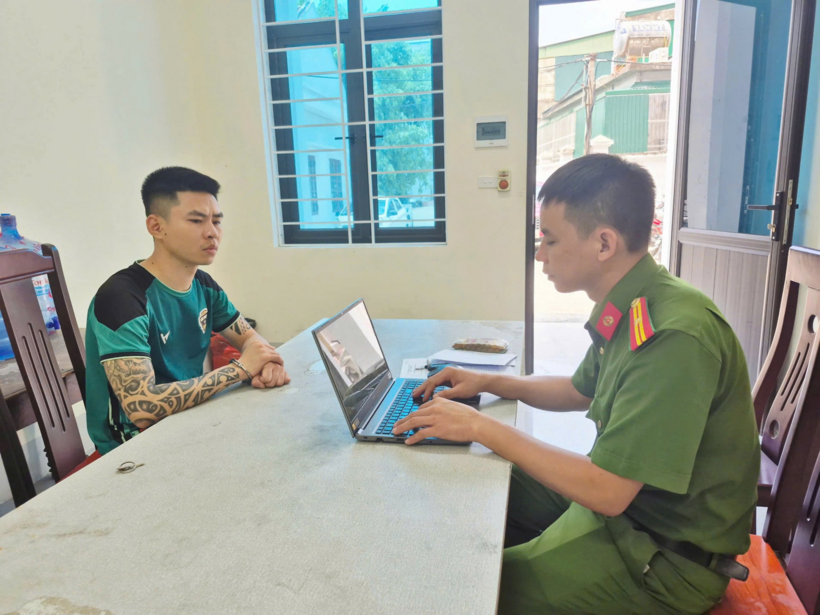 Nguyễn Trung Sáng tại cơ quan công an. Ảnh: Sức khỏe & Đời sống