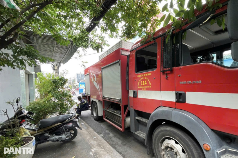 Đội Chữa cháy và Cứu nạn cứu hộ Khu vực 2 có mặt tại hiện trường. Ảnh: Dân trí
