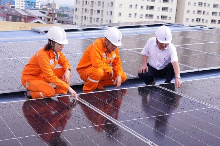 Các hệ thống điện mặt trời mái nhà tại đơn vị trực thuộc được rà soát kỹ lưỡng trước khi hòa vào vận hành thực tế
