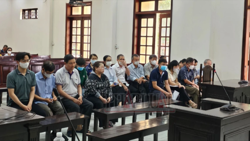 Các bị cáo tại phiên tòa sở thẩm TAND TP.Đồng Nai. (Ảnh: Pháp luật TP.HCM)