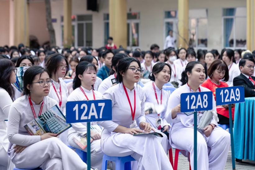 Học sinh lớp 12 chuẩn bị bước vào kỳ thi tốt nghiệp THPT. Ảnh: Tiền phong