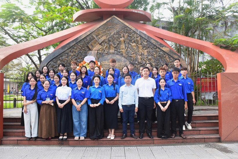 Đây là dịp để hun đúc lý tưởng sống đẹp, bồi đắp tinh thần yêu nước và trách nhiệm công dân cho những giáo viên tương lai.