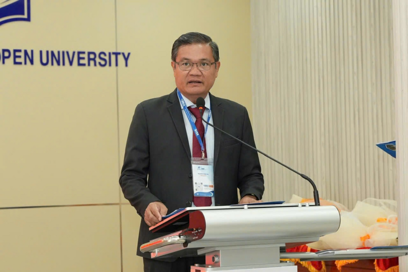 GS.TS Nguyễn Minh Hà tiếp tục giữ cương vị Hiệu trưởng Trường Đại học Mở TP.HCM nhiệm kỳ mới. Ảnh: Dân trí