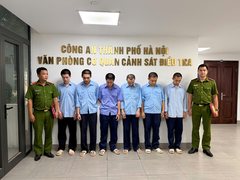 Các đối tượng tại cơ quan công an.