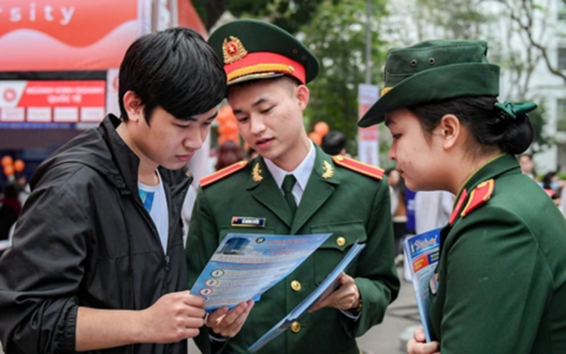 Khối trường quân đội quy đổi IELTS từ 5.5 thành 8-10 điểm môn tiếng Anh, trong đó thí sinh có IELTS từ 8.0 trở lên được tính tuyệt đối. Ảnh minh họa