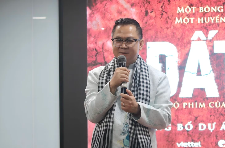 Đại diện nhà sản xuất phim Đất Đỏ thừa nhận làm phim lịch sử rất áp lực. Ảnh: Tuổi Trẻ