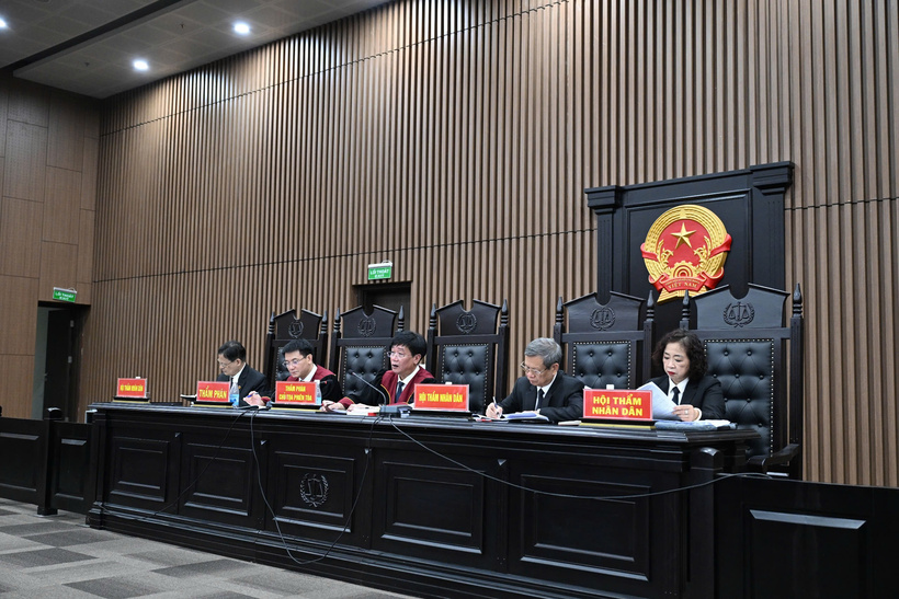 Chủ tọa phiên tòa là thẩm phán Nguyễn Xuân Văn.
