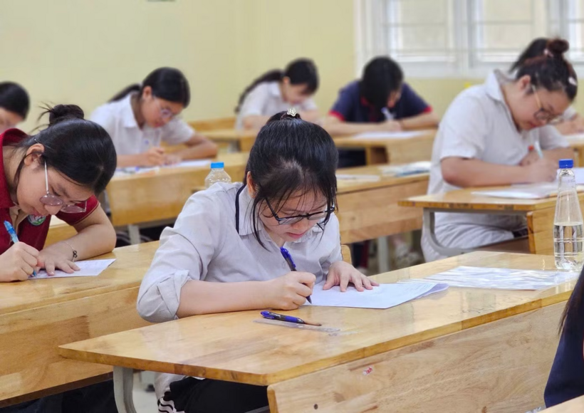 Hà Nội tích hợp tiện ích tra cứu bản đồ số các điểm thi tuyển sinh lớp 10 THPT trên ứng dụng iHanoi giúp thí sinh tra cứu điểm thi chính xác, tránh sự nhầm lẫn đáng tiếc. Ảnh minh họa