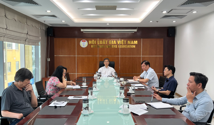 Quang cảnh cuộc họp.