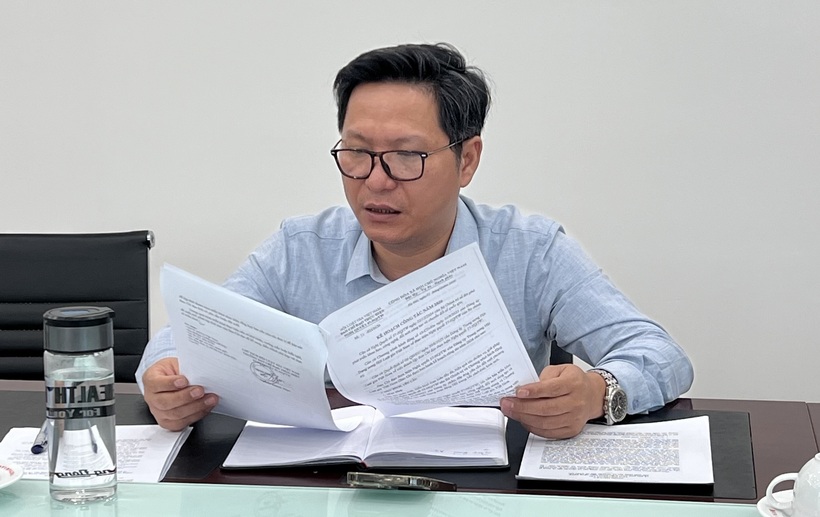 Các thành viên Ban Chỉ đạo thực hiện Nghị quyết 57-NQ/TW của Bộ Chính trị thuộc Đảng ủy Trung ương Hội Luật gia Việt Nam phát biểu, trao đổi ý kiến tại cuộc họp.
