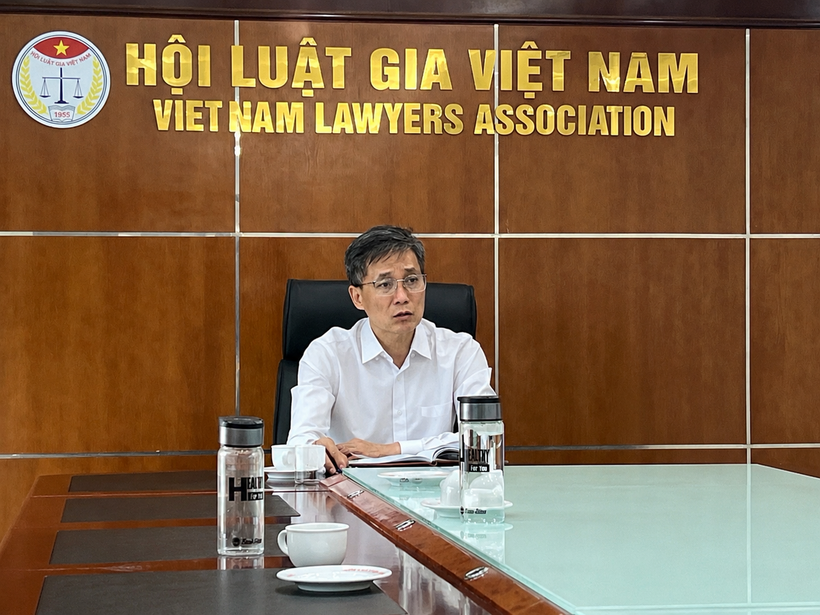 Chủ tịch Hội Luật gia Việt Nam Nguyễn Khánh Ngọc phát biểu tại cuộc họp.