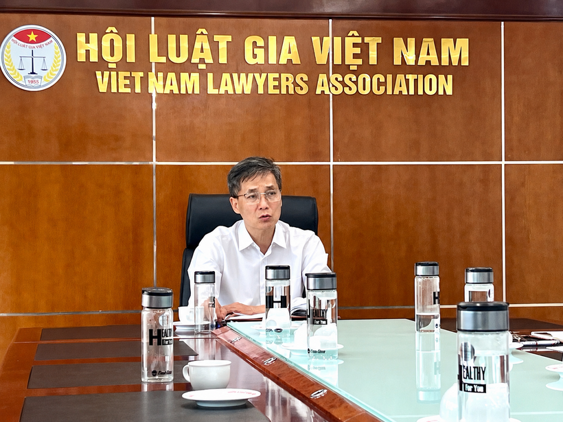 Bí thư Đảng ủy, Chủ tịch Hội Luật gia Việt Nam Nguyễn Khánh Ngọc phát biểu kết luận cuộc họp.