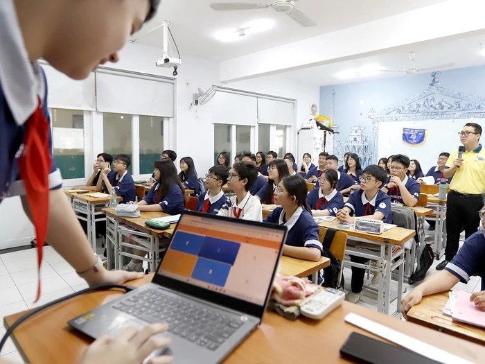 AI đang trở thành công cụ quen thuộc trong học tập của nhiều học sinh, từ viết văn đến giải toán. Ảnh minh họa