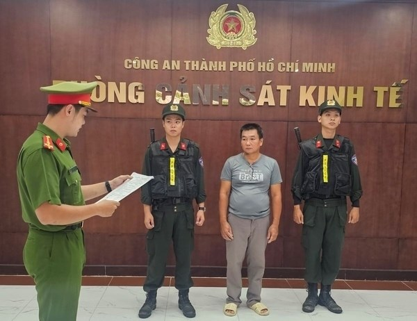 Chủ cơ sở tàng trữ động vật hoang dã ở phường Đông Thạnh bị bắt. (Ảnh: Công an TP.HCM)
