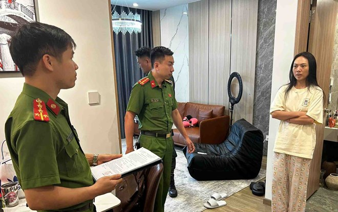 Đối tượng Nguyễn Thu Trang bị Cơ quan CSĐT Công an tỉnh Ninh Bình khởi tố về hành vi "Lừa đảo chiếm đoạt tài sản". Ảnh: Lao động