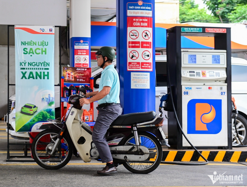 Ngoài xăng E10, người dùng ô tô xe máy có thể có sự lựa chọn khác là xăng E5. Ảnh: Nguyễn Huế