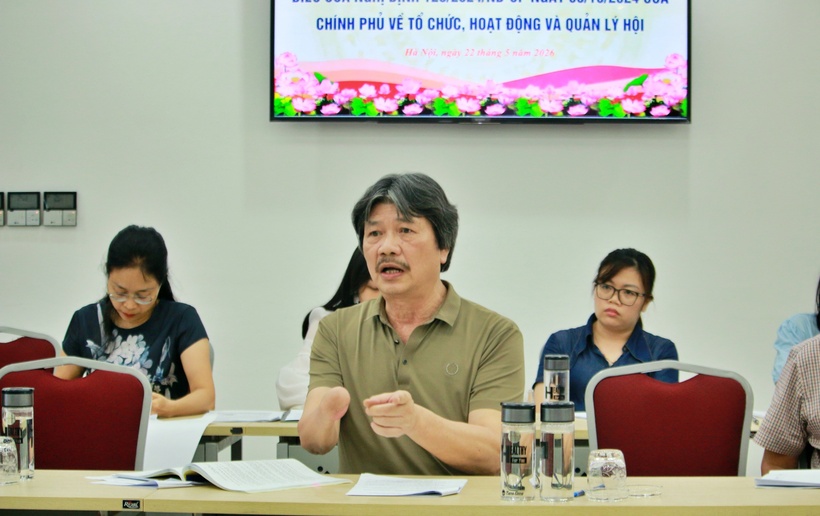 Ông Lương Mai Sao - Trưởng Ban Tổ chức Cán bộ, Hội Luật gia Việt Nam đóng góp ý kiến tại hội nghị.