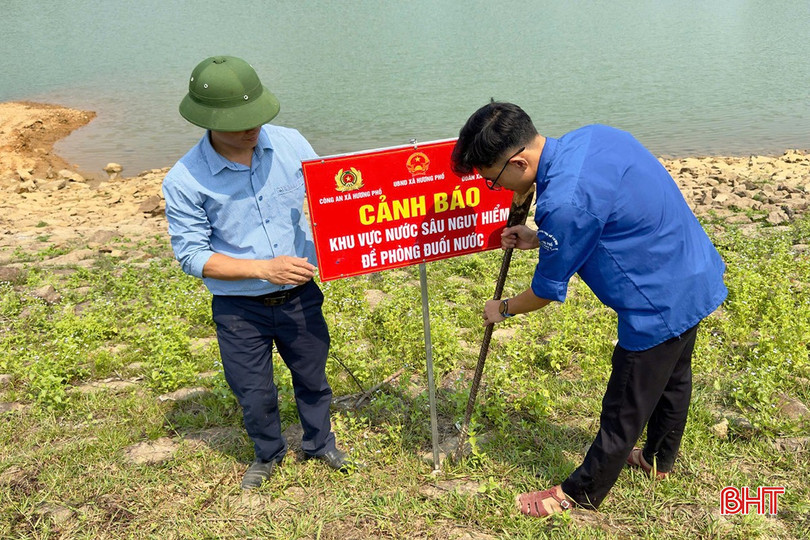 Xã Hương Phố tổ chức cắm biển cảnh báo tại những khu vực có nguy cơ xảy ra đuối nước như ao, hồ, sông, suối trên địa bàn. Ảnh: Báo Hà Tĩnh
