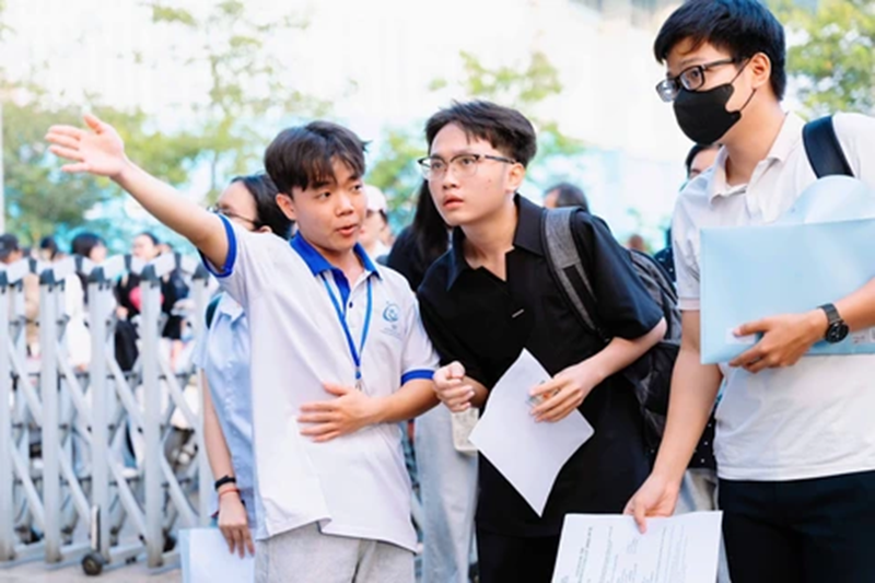 Hội đồng thi khuyến cáo thí sinh khi đi thi bắt buộc phải mang theo và xuất trình đầy đủ giấy tờ tùy thân hợp lệ và giấy báo dự thi. Ảnh minh họa