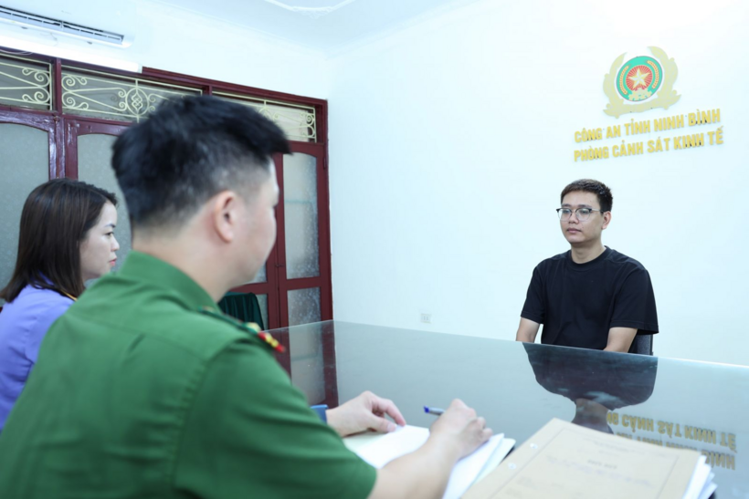 Cơ quan Cảnh sát điều tra ghi lời khai của đối tượng liên quan