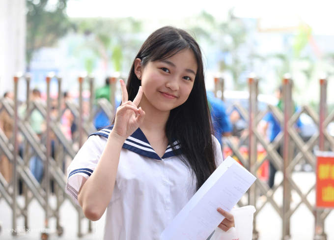 Thí sinh thi lớp 10 THPT chuyên Khoa học xã hội và Nhân văn, ngày 23/5. Ảnh:&nbsp;Thanh Hằng