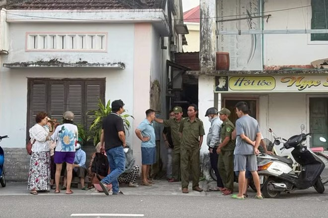 Công an khám nghiệm hiện trường, điều tra vụ 2 người thương vong tại một khu nhà trọ ở xã Tuy Phước (Gia Lai). Ảnh: Lao động
