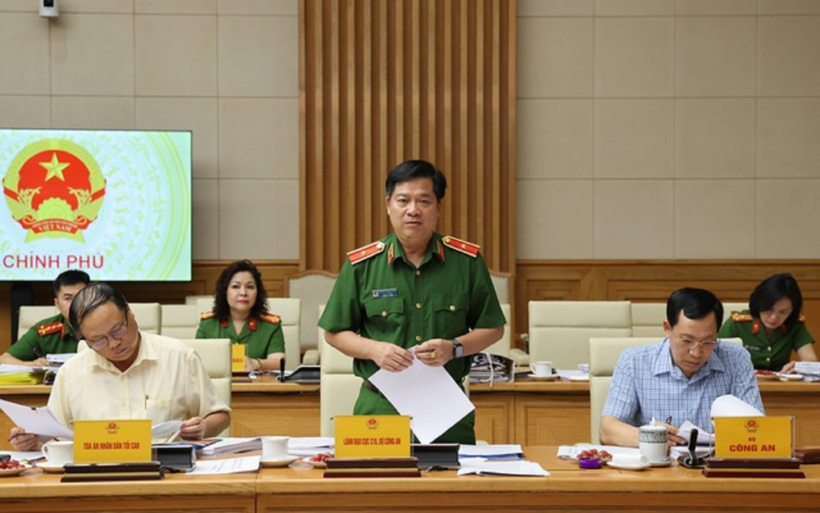 Thiếu tướng Nguyễn Thanh Trường - Cục trưởng Cục Cảnh sát quản lý trại giam, cơ sở giáo dục bắt buộc, trường giáo dưỡng (C10) báo cáo tại cuộc họp (Ảnh: VGP).