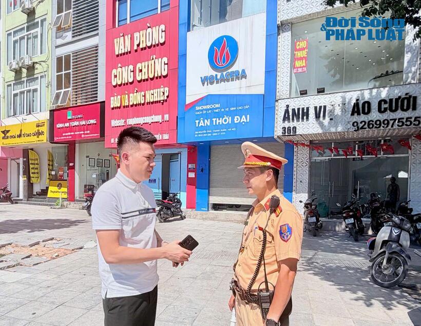 Phóng viên Đời sống và Pháp luật trao đổi nhanh với Thiếu tá Nguyễn Ngọc Tú, cán bộ Đội CSGT đường bộ số 7, Phòng CSGT Công an TP Hà Nội.