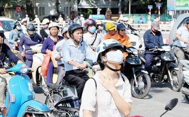Say nóng và say nắng là tình trạng rối loạn điều hòa thân nhiệt khi cơ thể tiếp xúc quá lâu với môi trường nhiệt độ cao hoặc vận động cường độ lớn trong điều kiện oi bức, độ ẩm cao. Ảnh minh họa