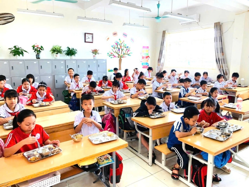 Hà Nội ban hành quy trình 10 bước tổ chức bữa ăn bán trú. Ảnh: Hà Nội mới