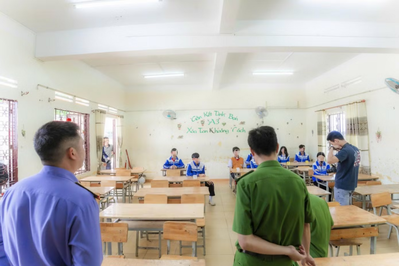 Cơ quan CSĐT Công an tỉnh Lâm Đồng xác định hiện trường, hành vi, đối tượng có liên quan trong vụ việc. Ảnh: Tiền phong