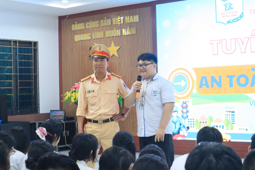 Nhà trường luôn có những buổi ngoại khóa nâng cao kỹ năng sống cho học sinh. Ảnh: Trường THPT Ngô Quyền.
