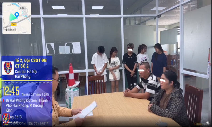 5 học sinh đi trên 2 xe mô tô lưu thông tại Km95 theo hướng từ Hà Nội đi Hải Phòng.